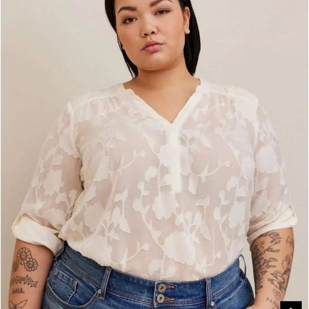 Torrid Harper Pullover Blouse Women 1 Ivory Floral Clip Chiffon 3/4 Sleeve Top